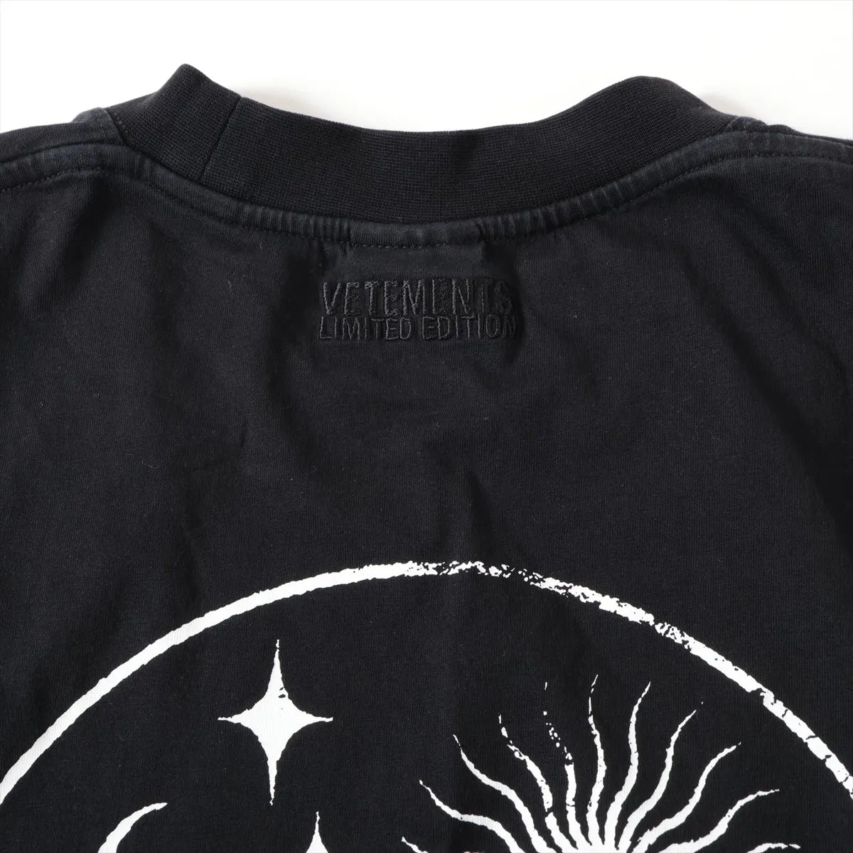 Vetements "THE EARTH IS FLAT" Cotton T-shirt Black