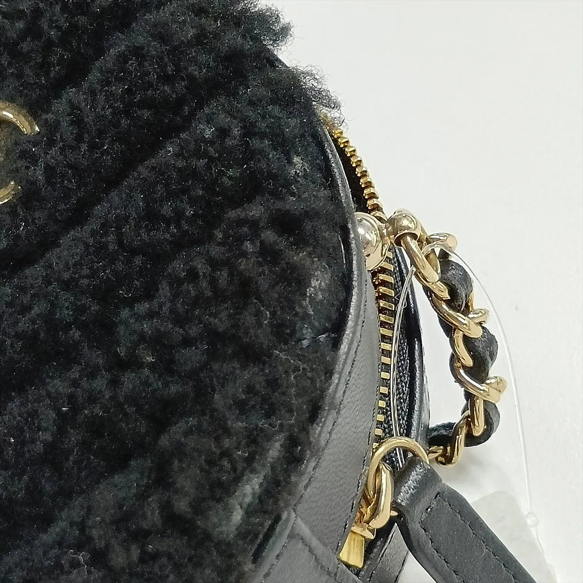 Chanel CC Round Chevron Boa x Lambskin Chain Shoulder Bag Black