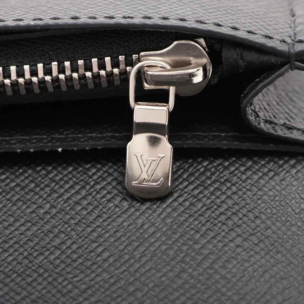 Louis Vuitton Taiga Brazza Long Wallet Black