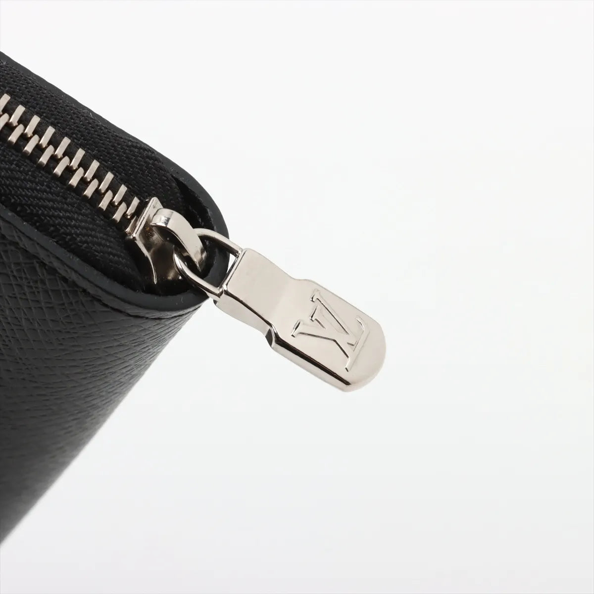 Louis Vuitton Taiga Zippy Organiser Long Wallet
