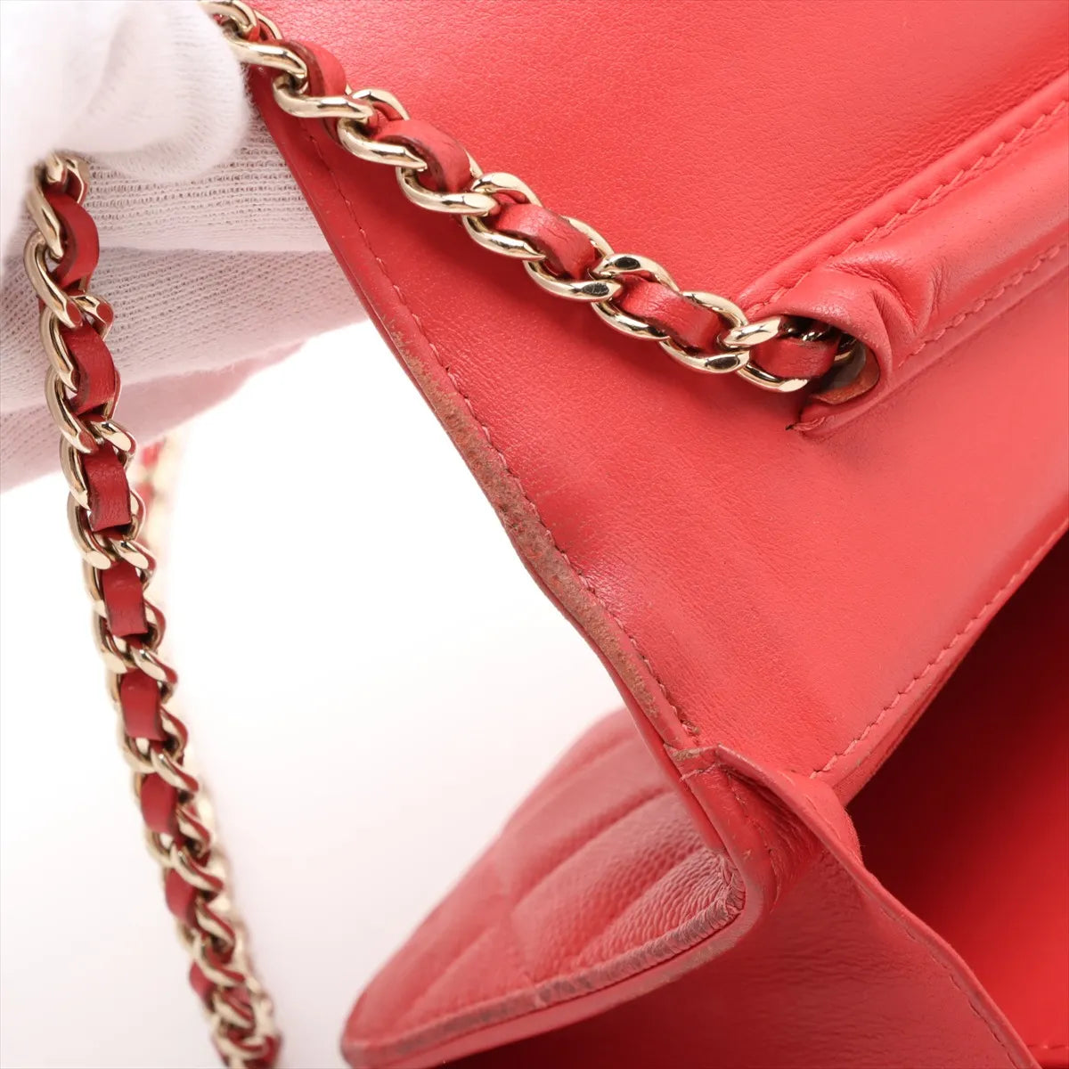 Chanel CC Logo Filigree Caviar Skin Chain Wallet Bag Red