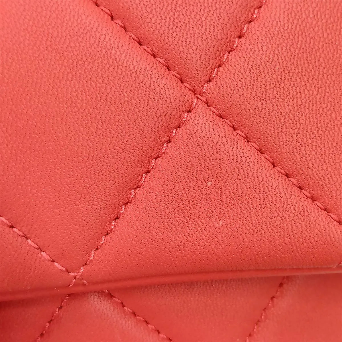 Chanel CC Logo Matelasse Lambskin Chain Shoulder Bag Red