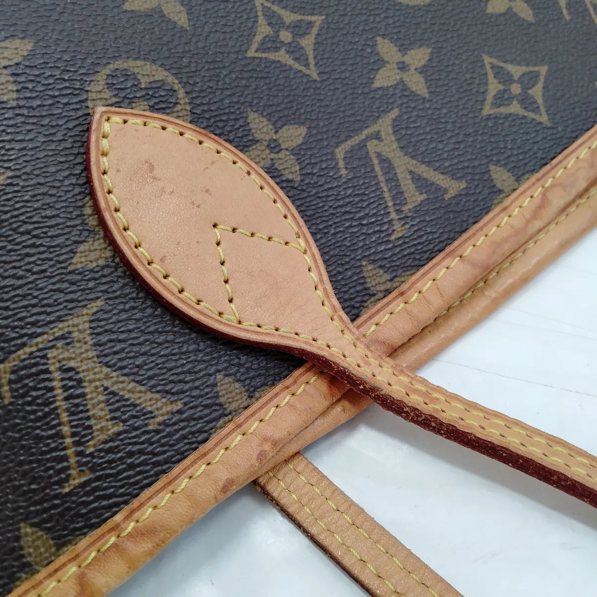 Louis Vuitton Monogram Neverfull MM Tote Bag Fuchsia
