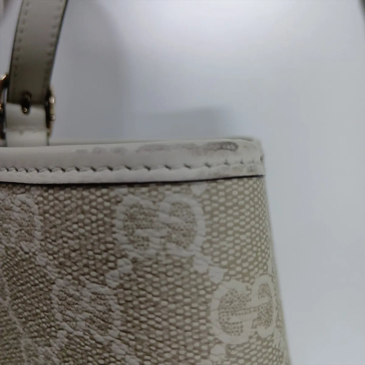 Gucci GG Logo Leather Tote Bag Beige
