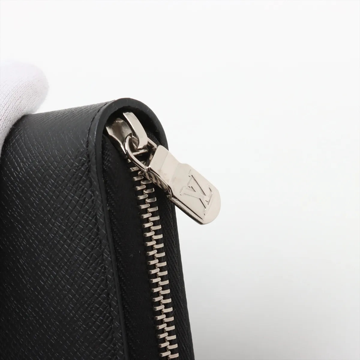 Louis Vuitton Taiga Zippy Organiser Long Wallet
