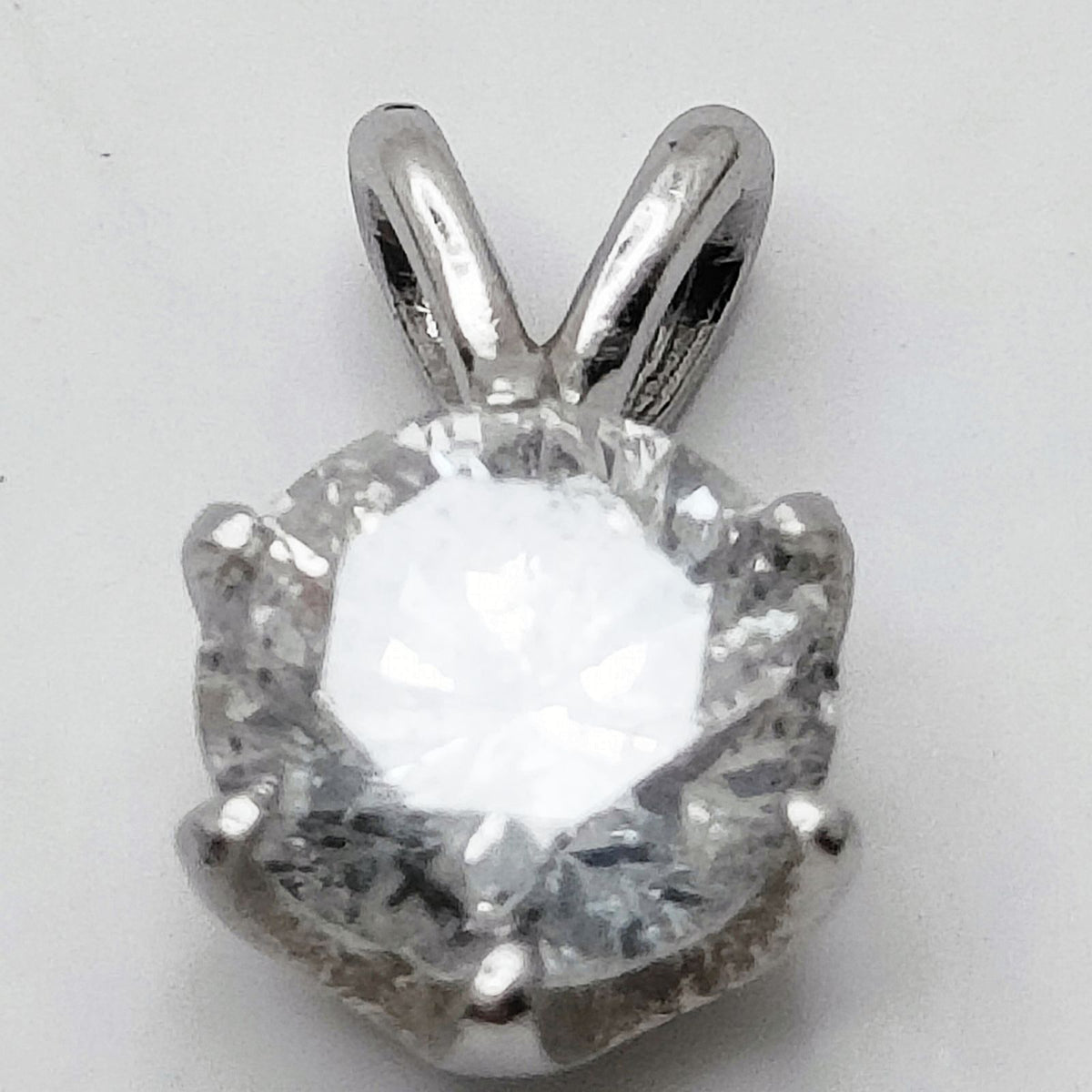 Pt900 Platinum 0.758 ct Diamond Solitaire Pendant — product view