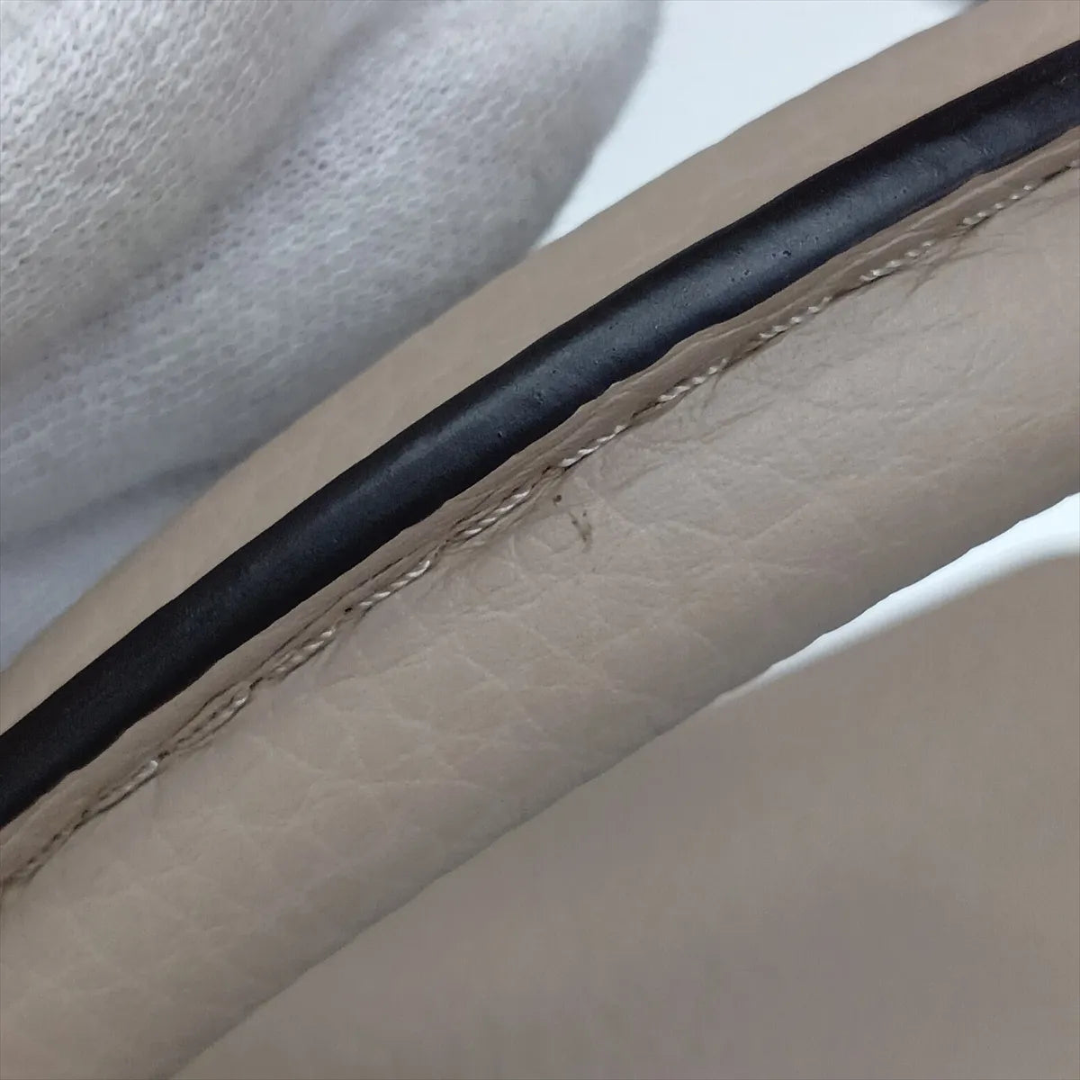 Louis Vuitton Capucines PM Beige