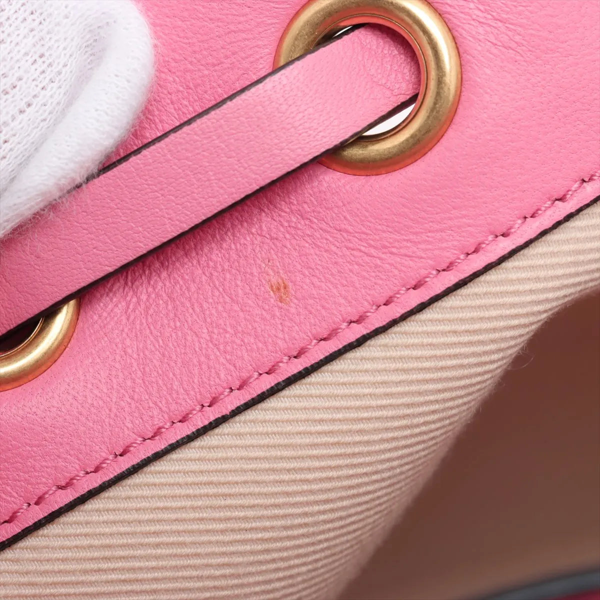Valentino Garavani Bucket Shoulder Bag Pink