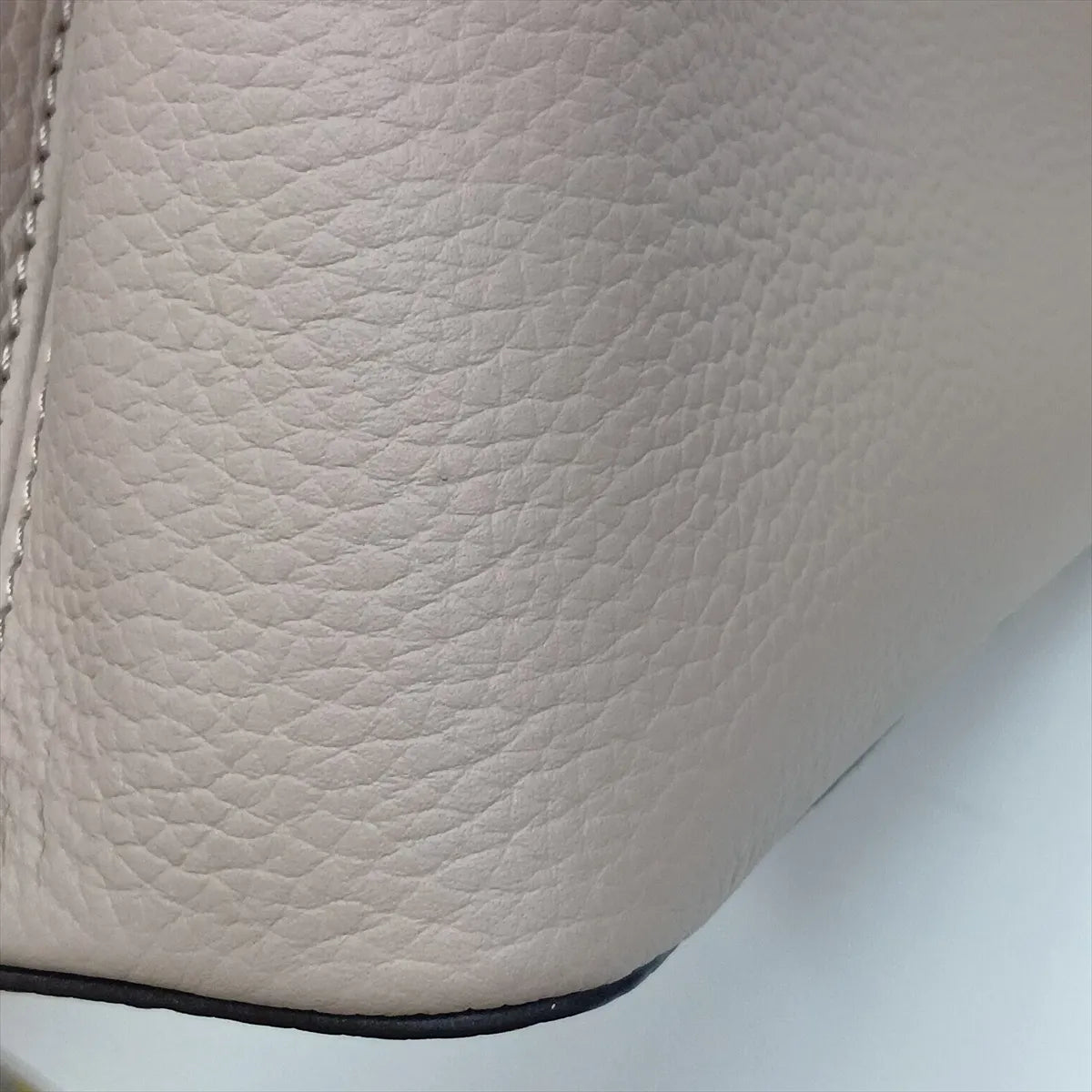 Louis Vuitton Capucines PM Beige