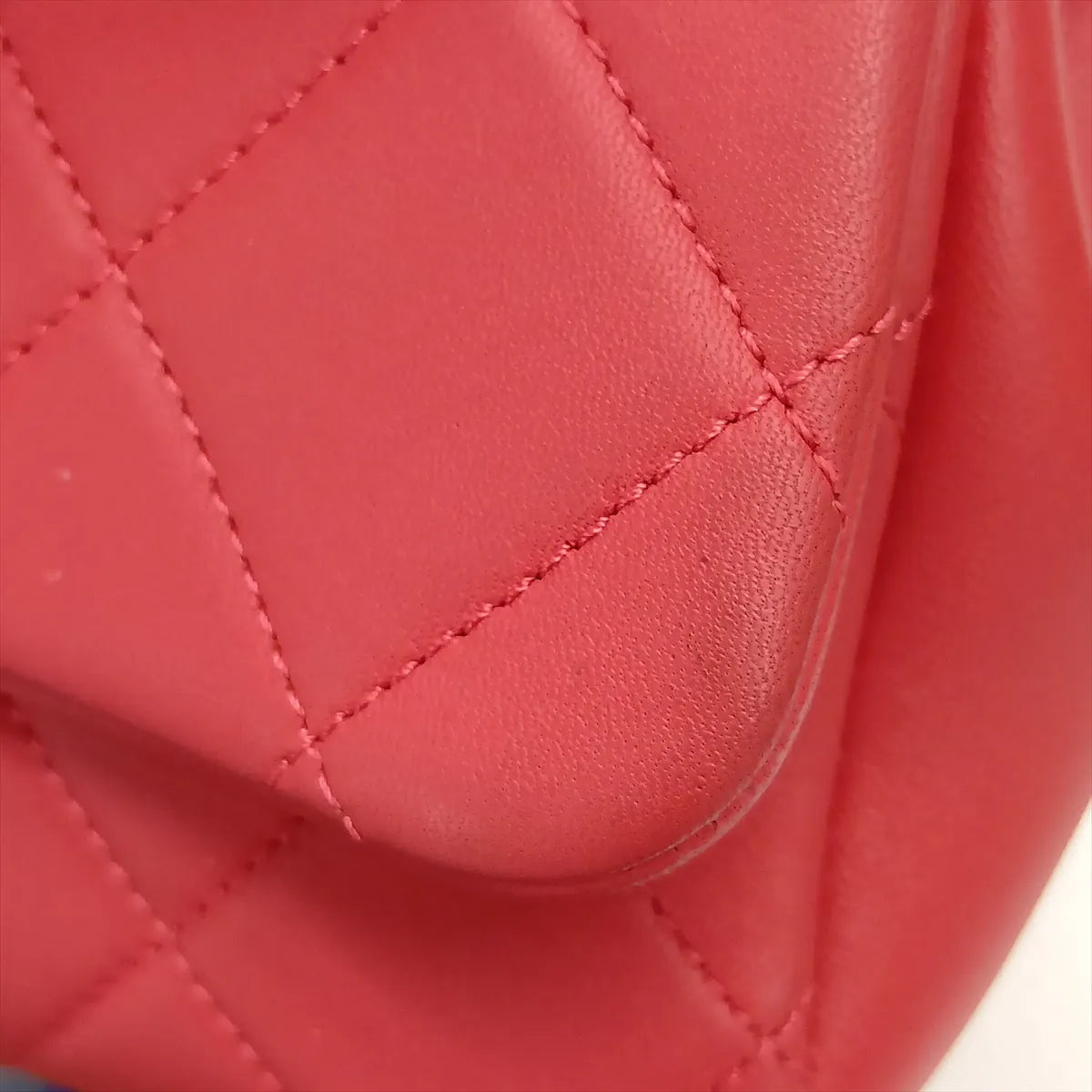 Chanel CC Logo Matelasse Lambskin Chain Shoulder Bag Red