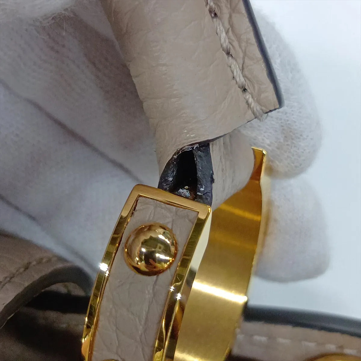 Louis Vuitton Capucines PM Beige