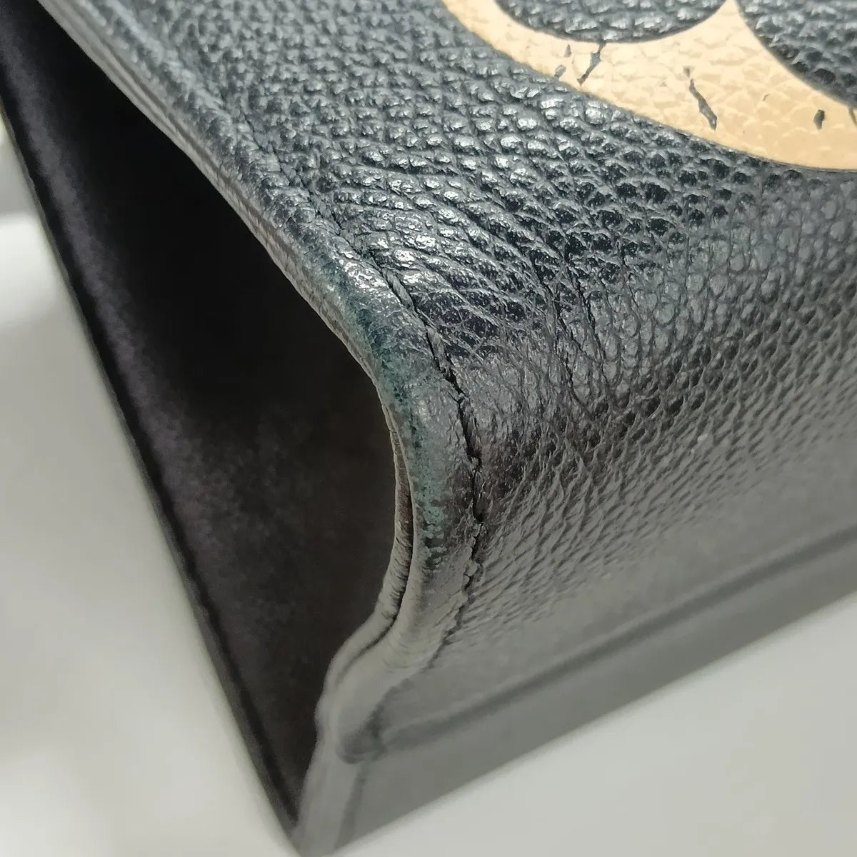 Louis Vuitton Monogram Empreinte On the Go MM Black x Creme
