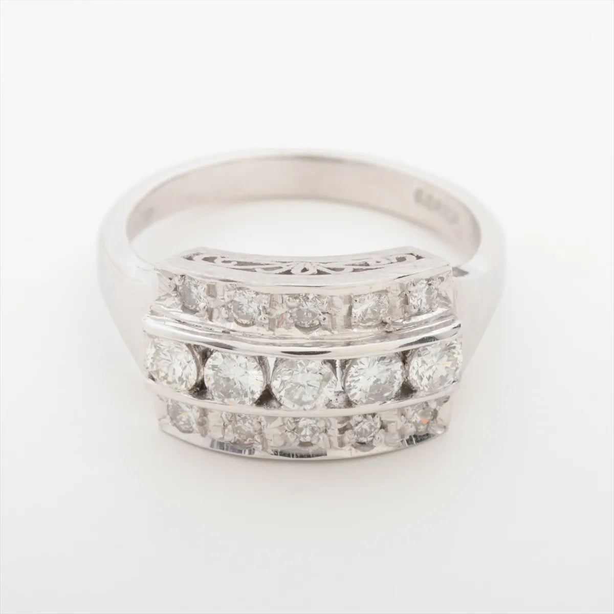 Round-cut Diamond Ring Platinum