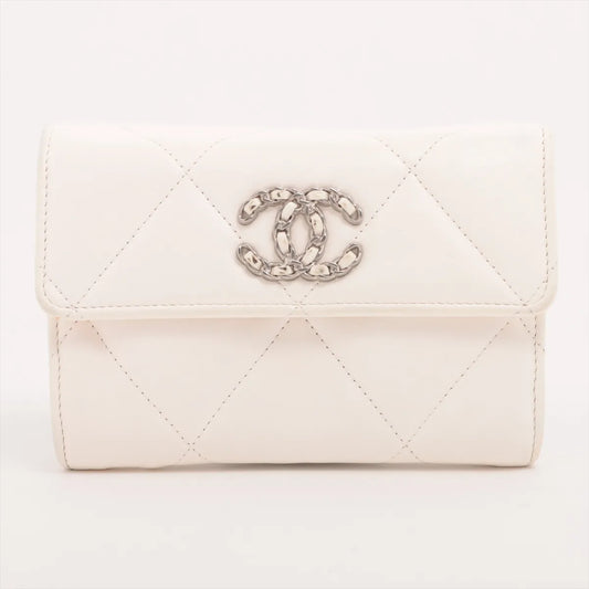 Chanel CC Logo CHANEL 19 Lambskin Compact Wallet White * PREORDER *