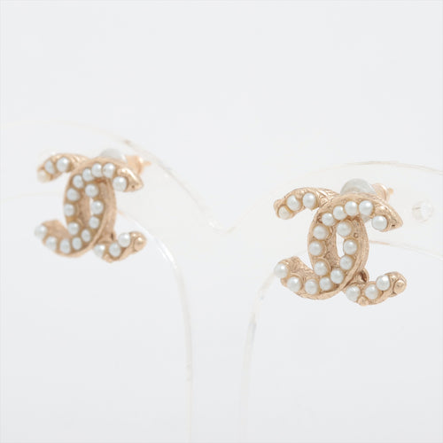Chanel CC Logo Pearl Stud Earring