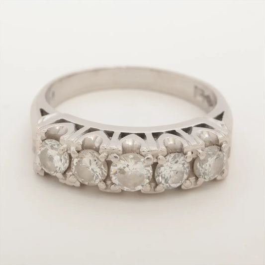 Round-cut Diamond Ring Platinum