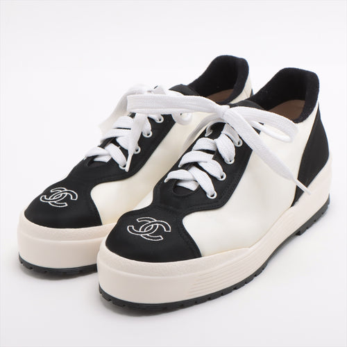 Chanel CC Logo Sneakers White x Black
