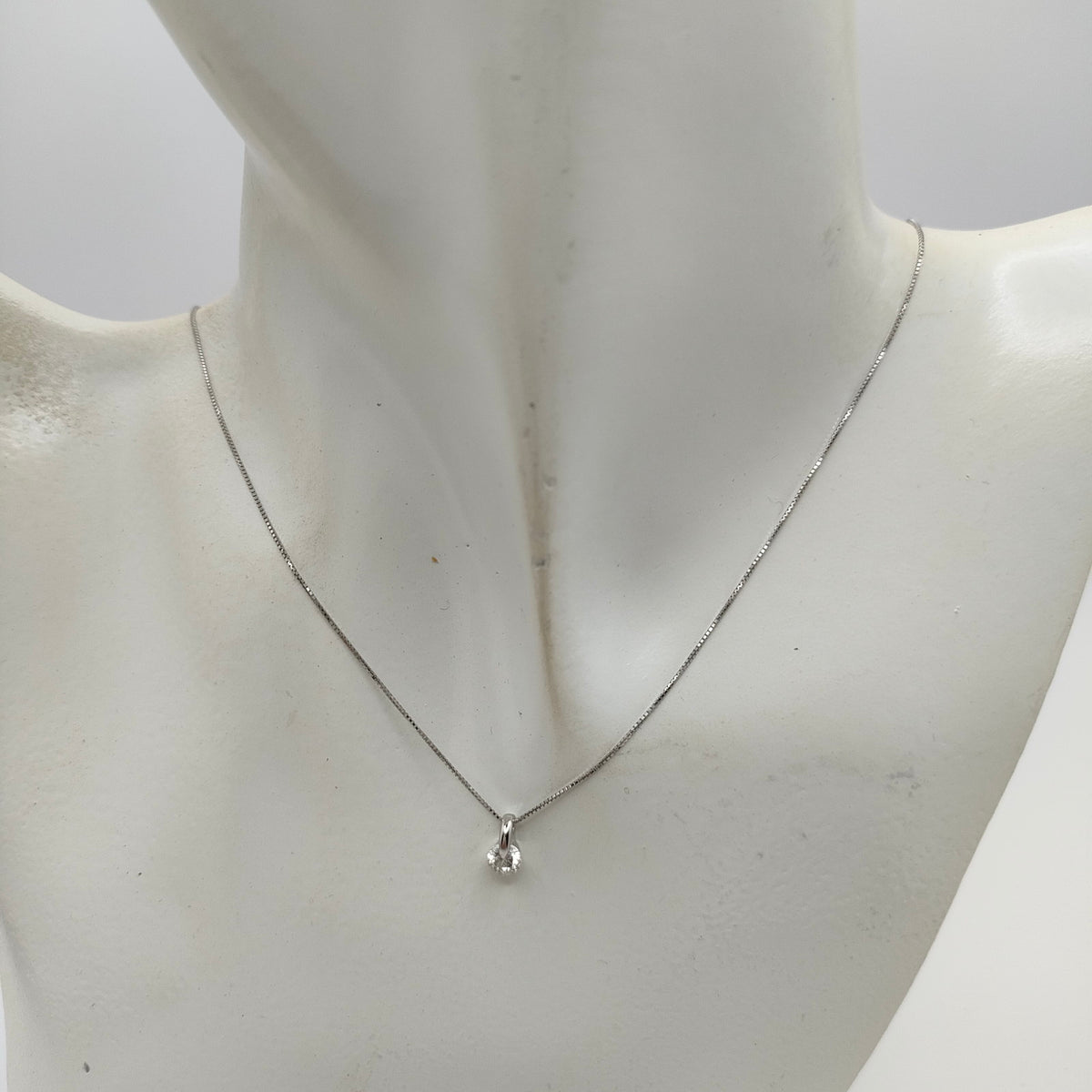 Platinum 0.30 ct Diamond Solitaire Necklace — detail 5