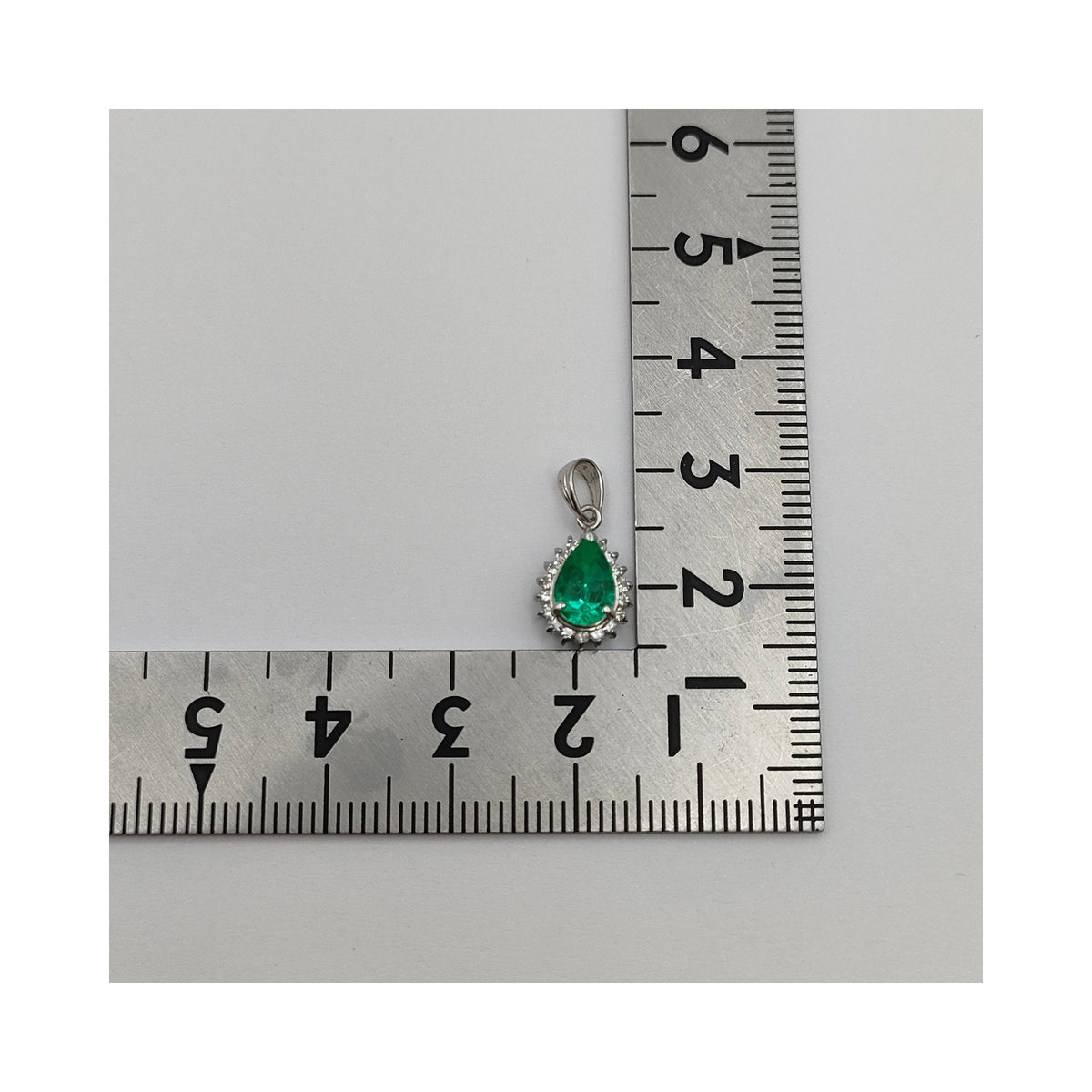 Pt900 Platinum 0.72 ct Emerald & Diamond Pendant — detail 6