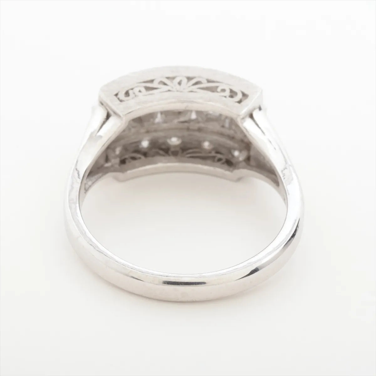 Round-cut Diamond Ring Platinum