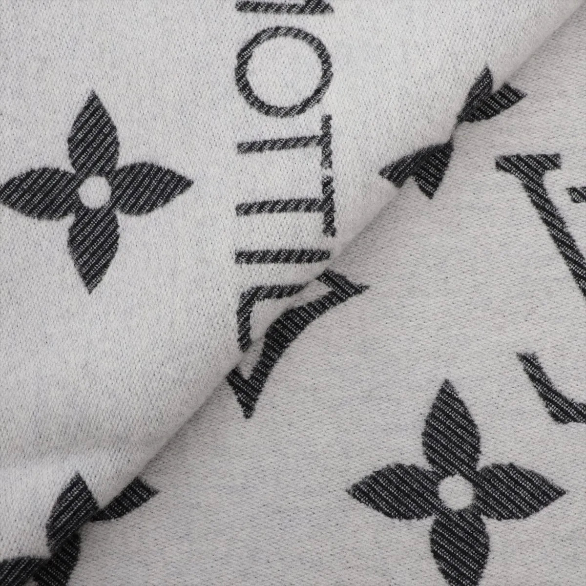 Louis Vuitton LV Essential Wool Scarf Black x Gray