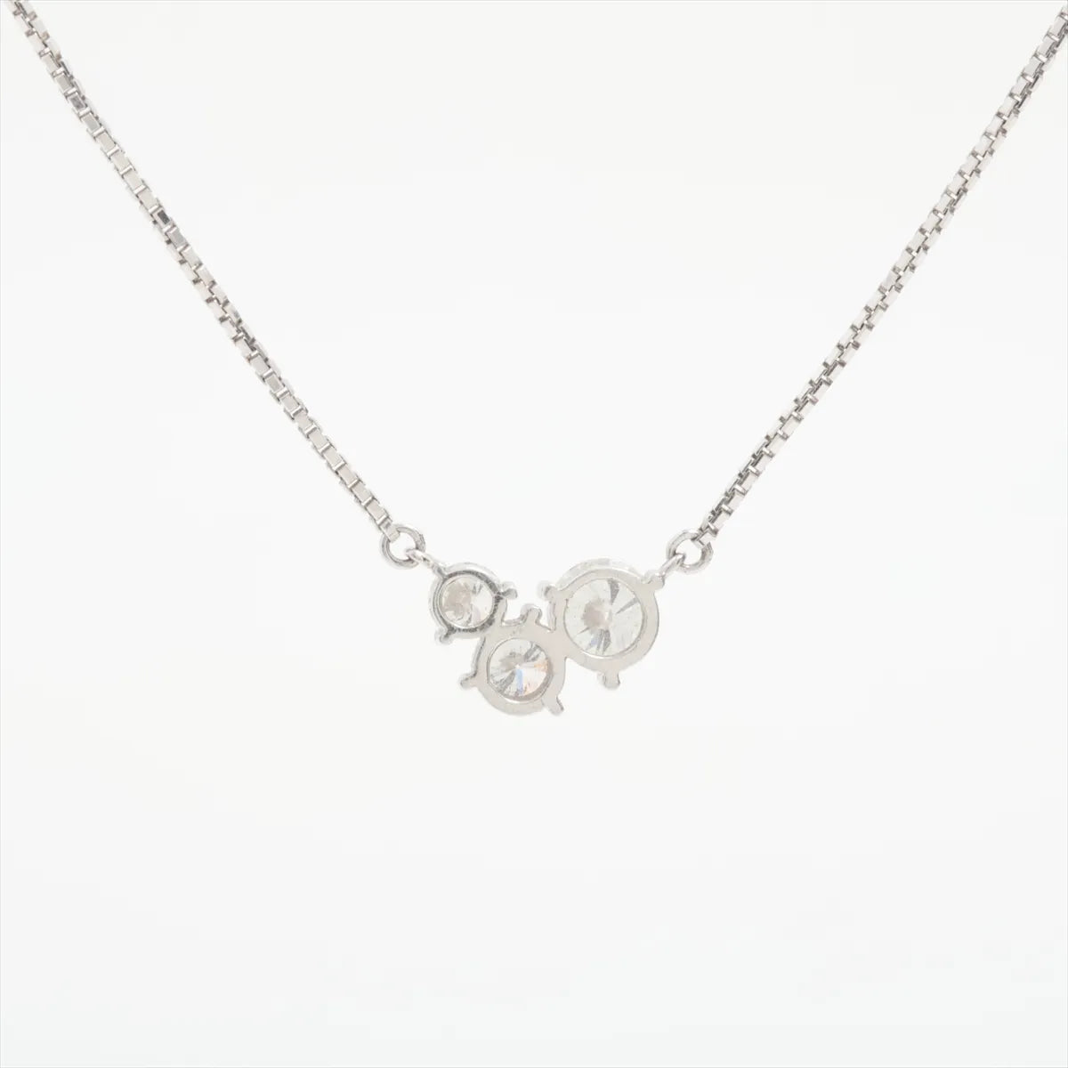 Diamond Three Round-cut Necklace Platinum