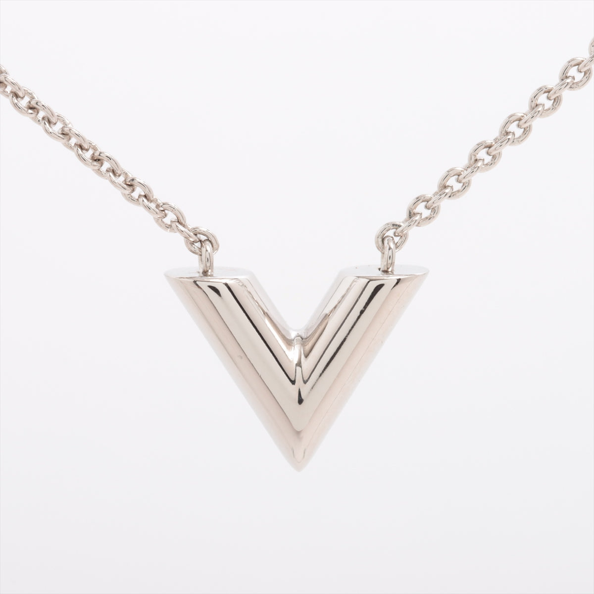 Louis Vuitton Essential V Necklace Silver