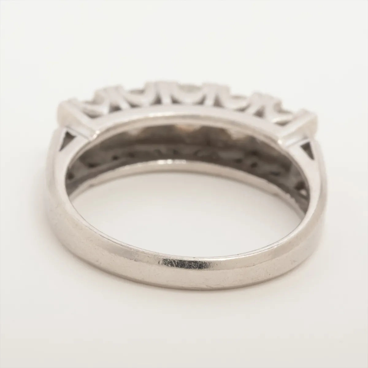 Round-cut Diamond Ring Platinum