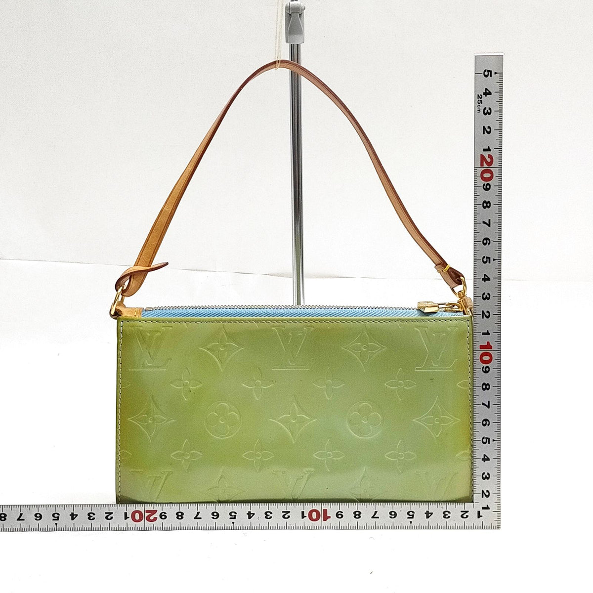 Louis Vuitton Green Vernis Lexington Pouch — detail 1
