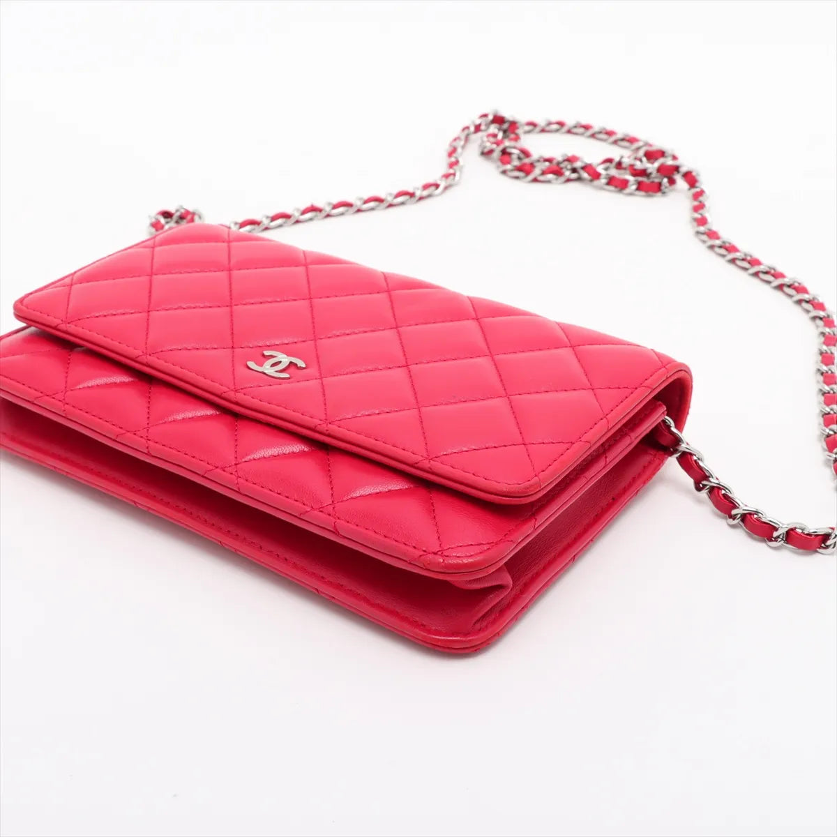 Chanel CC Logo Matelasse Lambskin Chain Wallet Bag Red