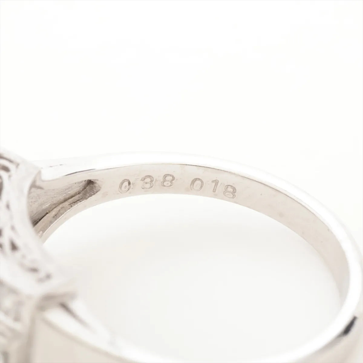 Round-cut Diamond Ring Platinum