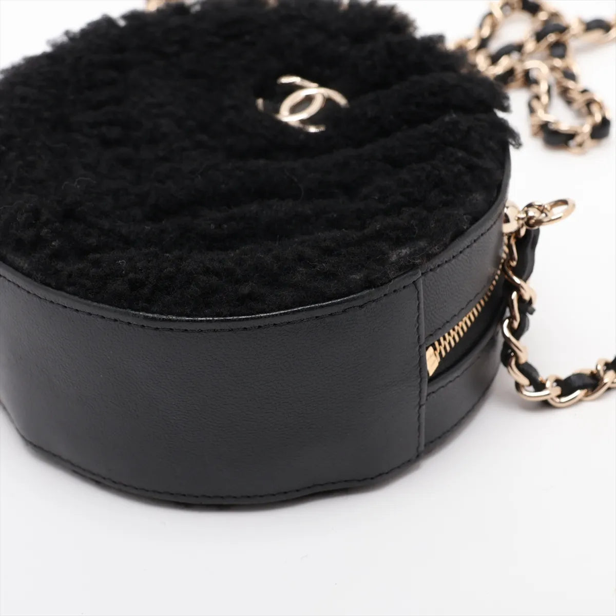 Chanel CC Round Chevron Boa x Lambskin Chain Shoulder Bag Black
