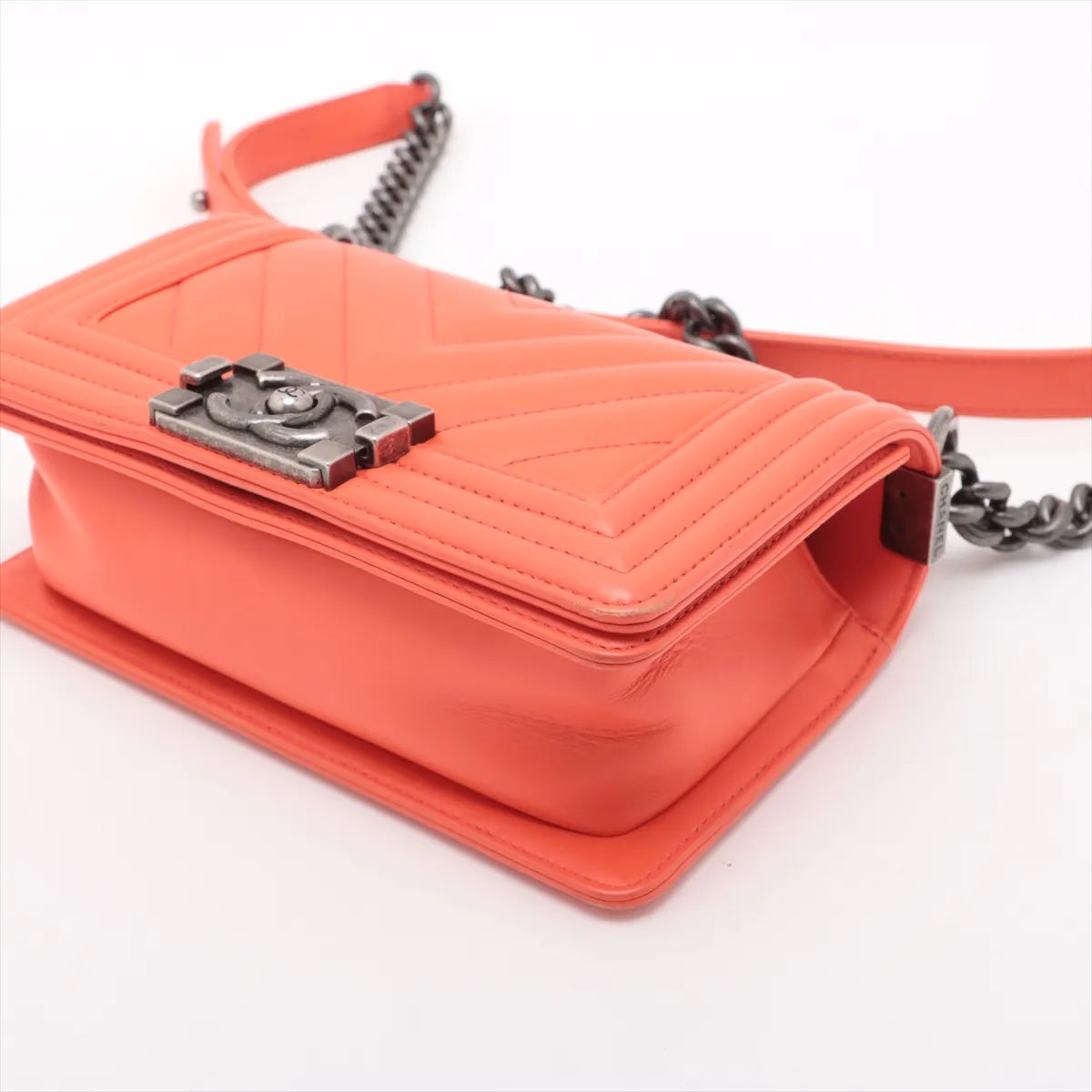 Chanel Boy Chanel 20 Chevron Small Lambskin Chain Shoulder Bag Red