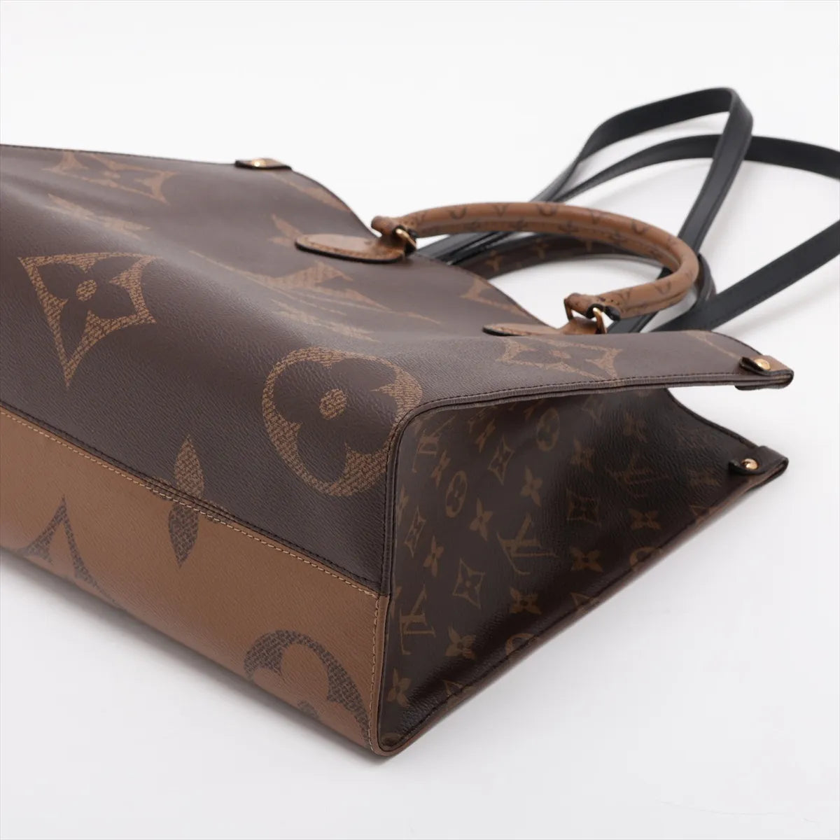 Louis Vuitton Giant Monogram Reverse OnTheGo MM Tote Bag
