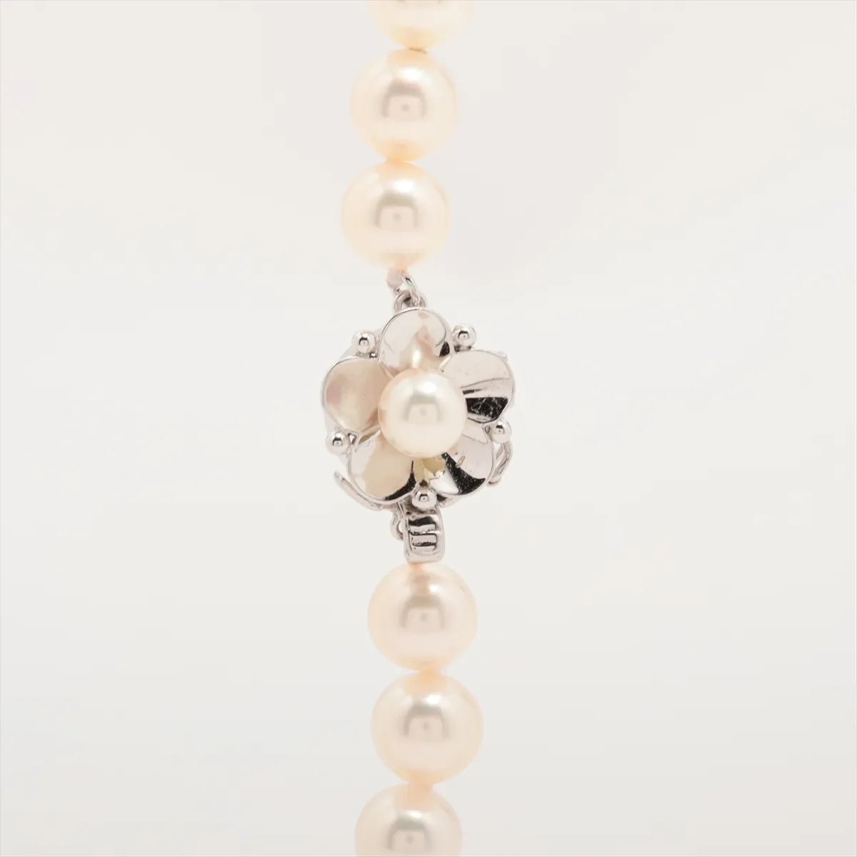 Pearl Flower Pendant Necklace