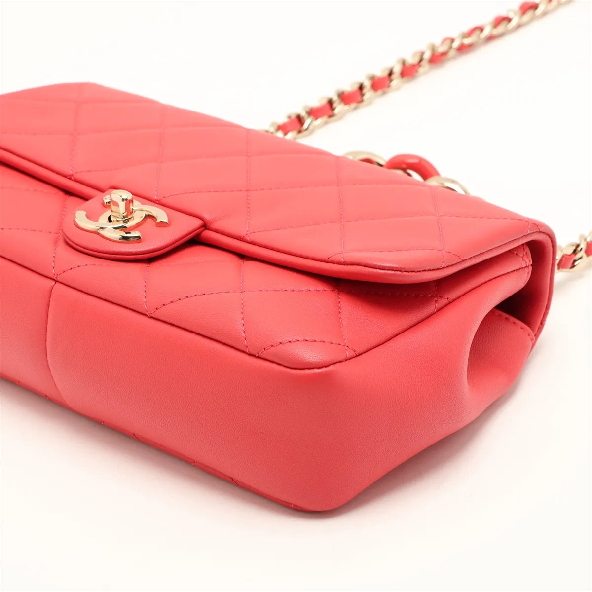 Chanel CC Logo Matelasse Lambskin Chain Shoulder Bag Red