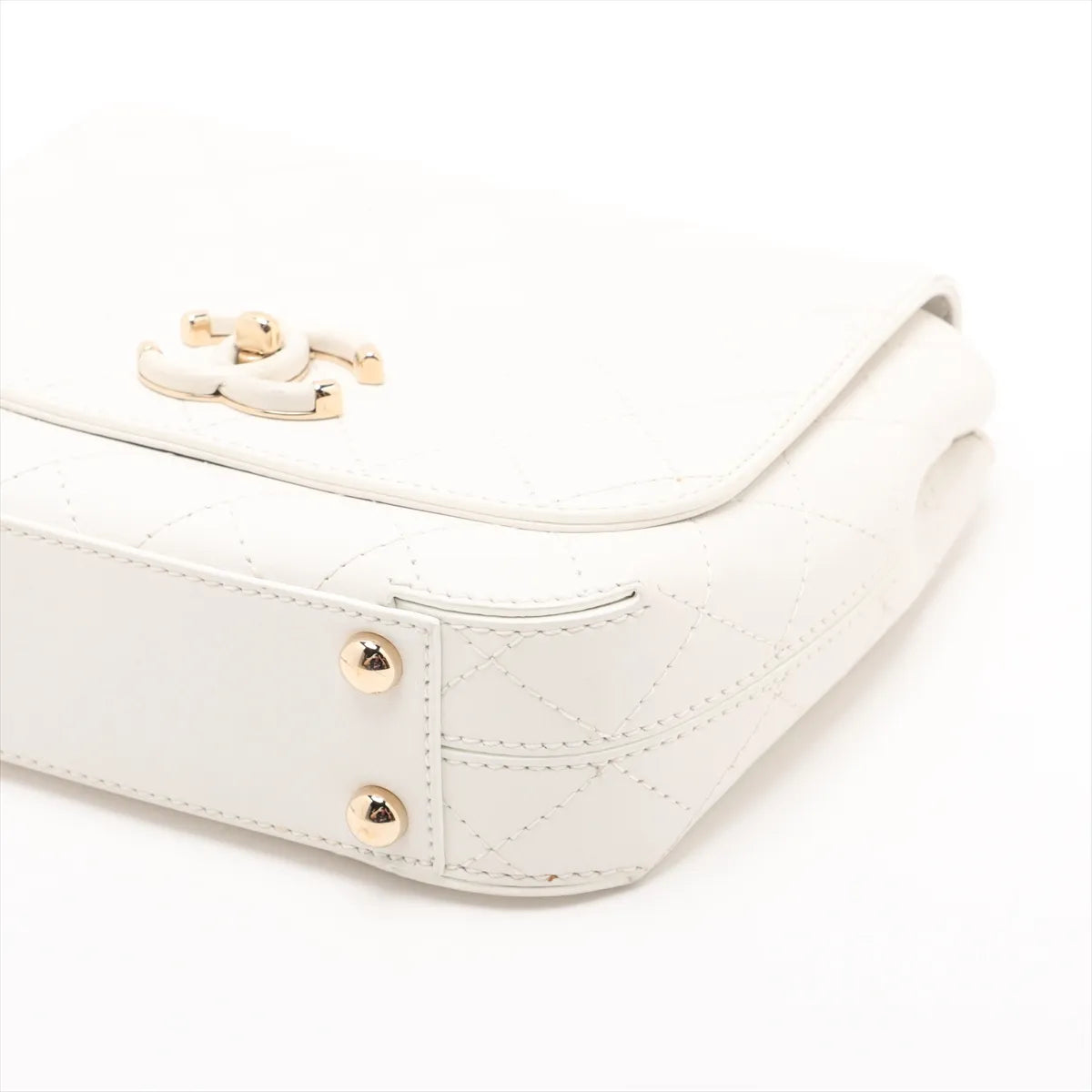 Chanel CC Logo Matelassé Lambskin Chain Shoulder Bag White