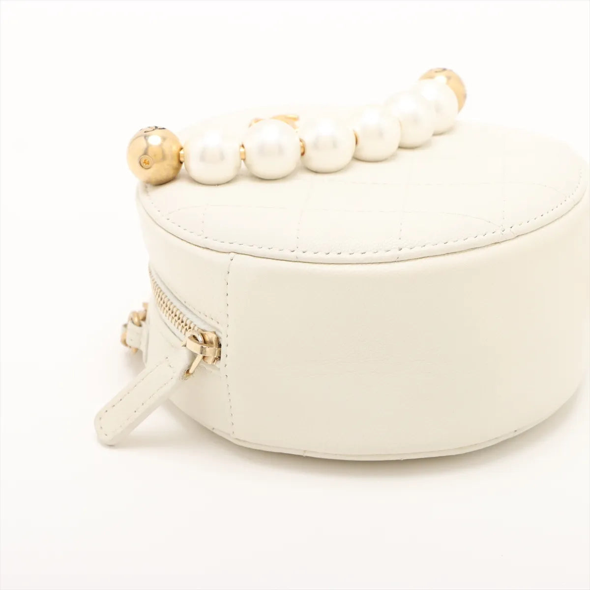 Chanel CC Logo Matelasse Leather Pearl Chain Round Shoulder Bag White