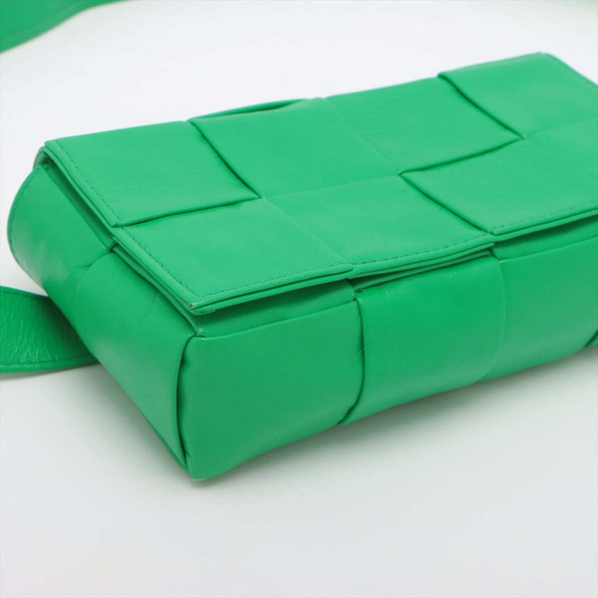 Bottega Veneta Maxi Intrecciato Cassette Leather Sling Bag Green * PREORDER *