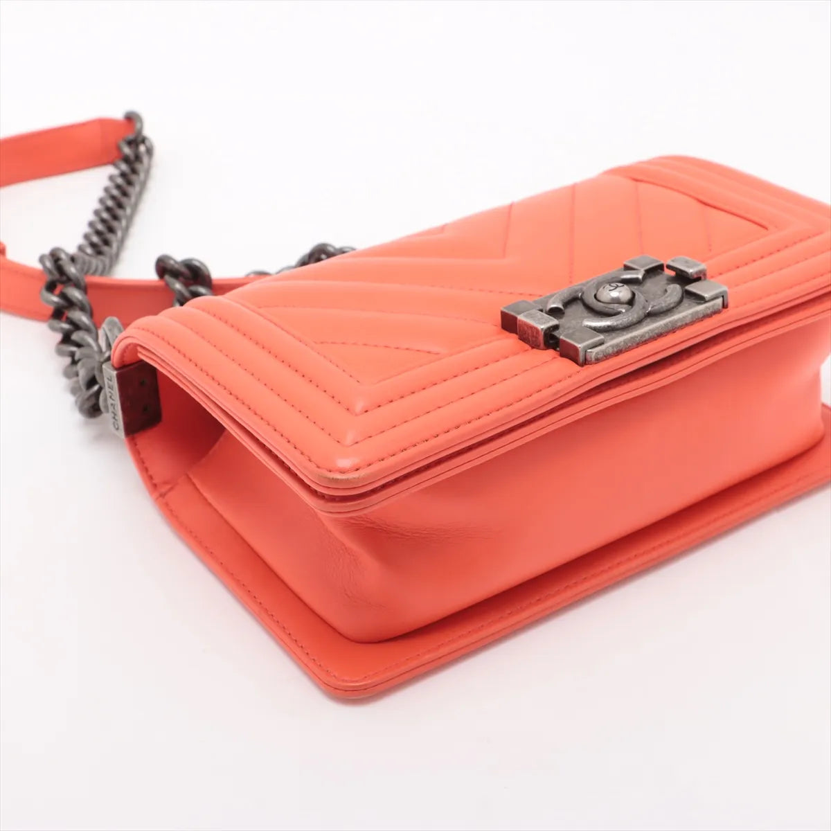 Chanel Boy Chanel 20 Chevron Small Lambskin Chain Shoulder Bag Red