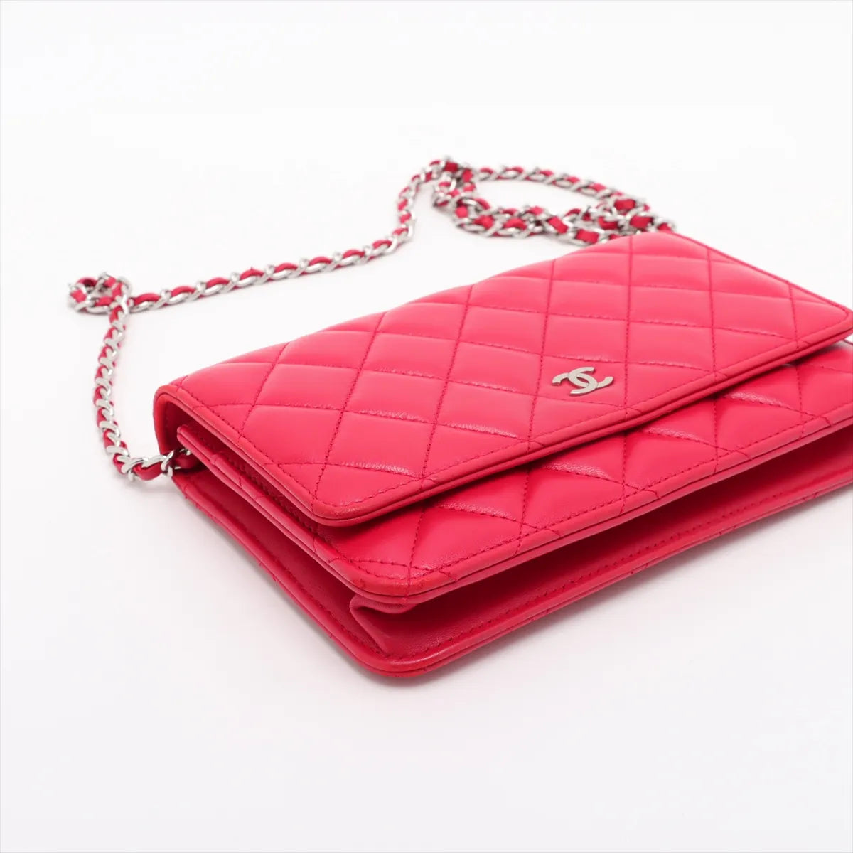 Chanel CC Logo Matelasse Lambskin Chain Wallet Bag Red