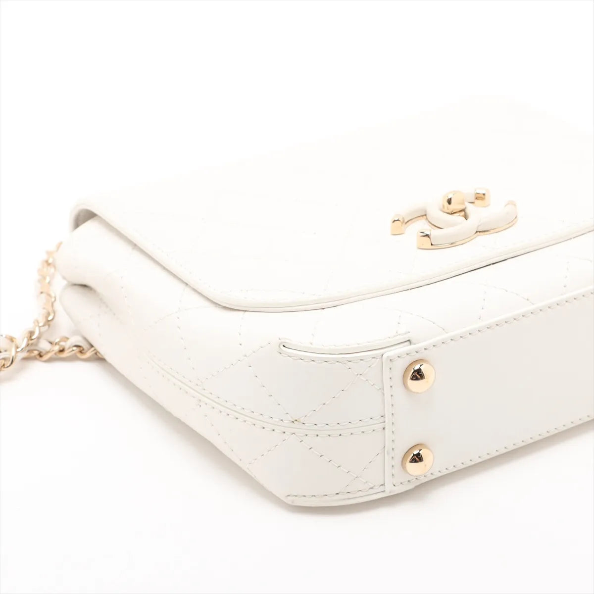 Chanel CC Logo Matelassé Lambskin Chain Shoulder Bag White
