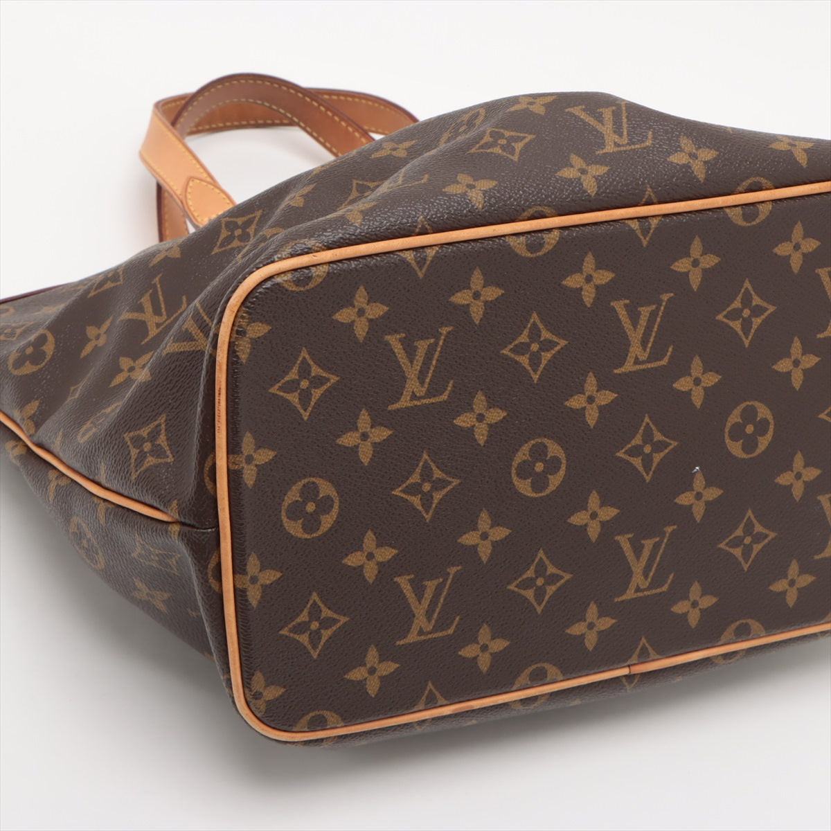 The Louis Vuitton Palermo: For The Sophisticated Woman