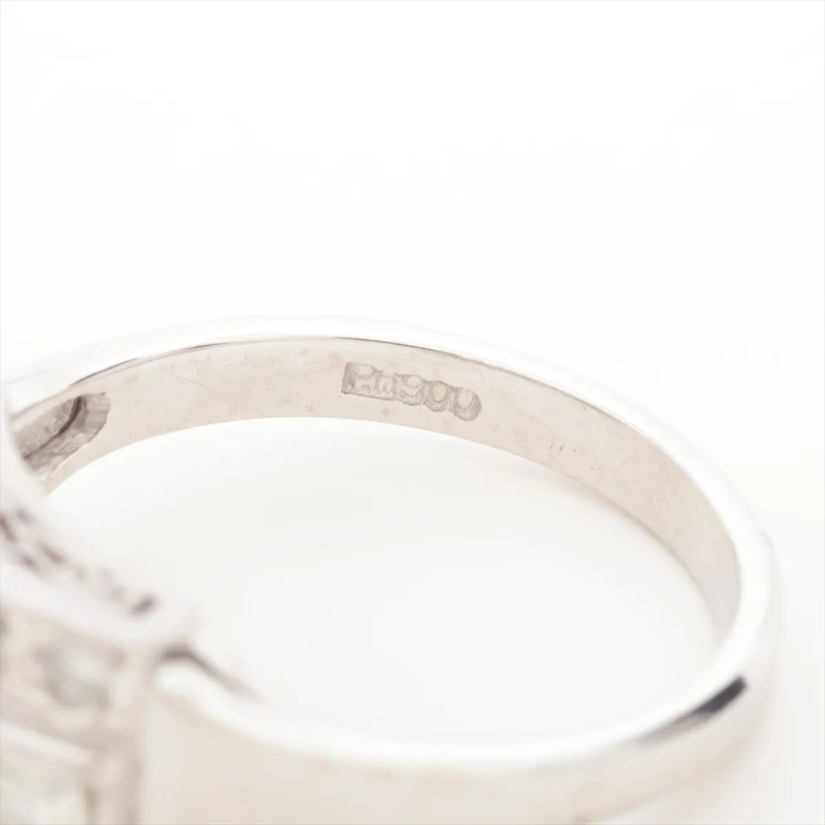 Round-cut Diamond Ring Platinum