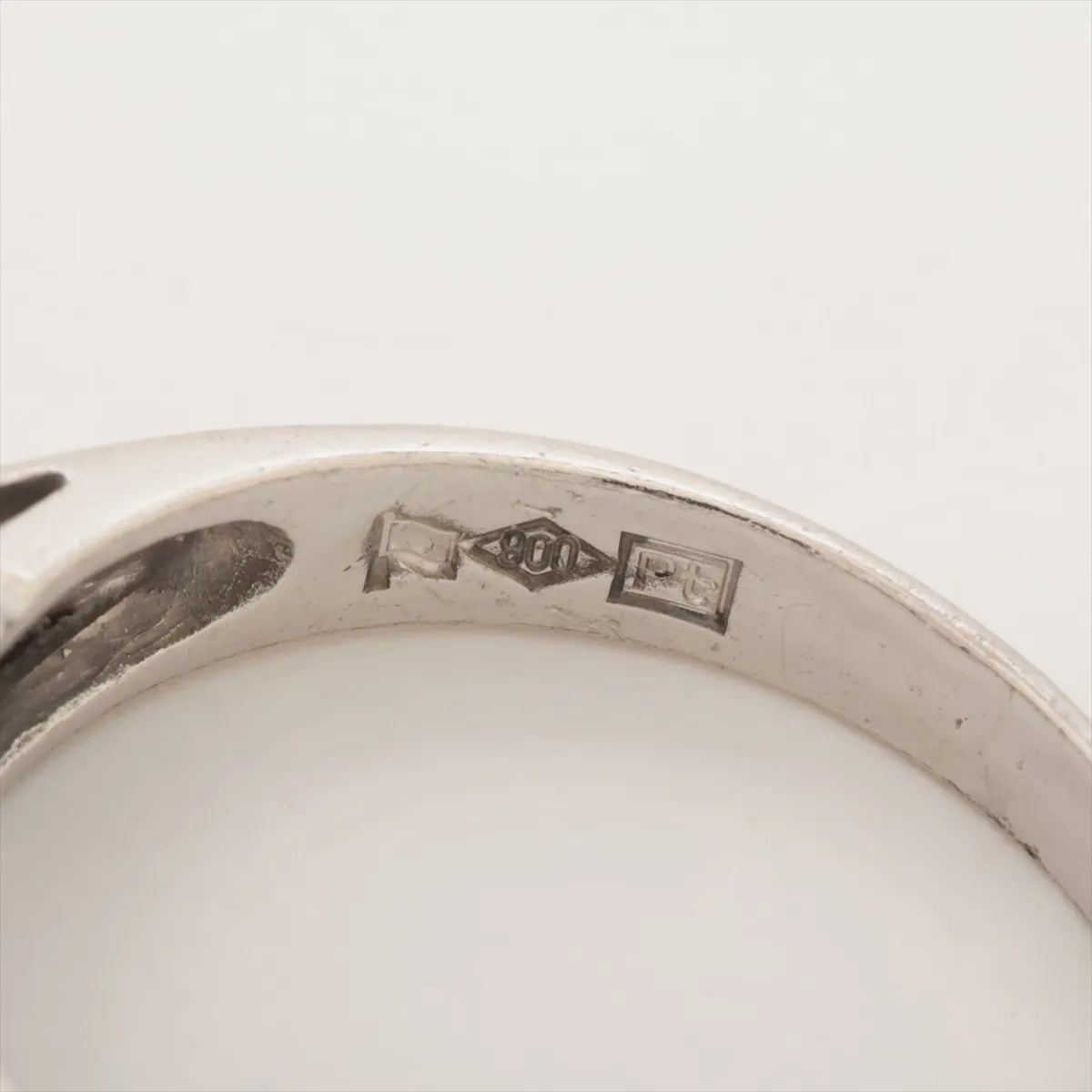 Round-cut Diamond Ring Platinum