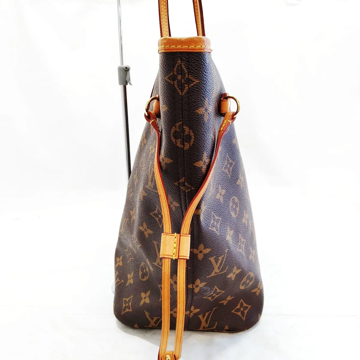 Louis Vuitton Monogram Neverfull MM Tote Bag Fuchsia