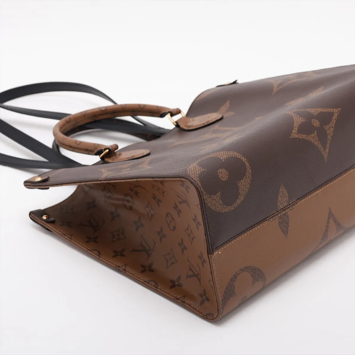 Louis Vuitton Giant Monogram Reverse OnTheGo MM Tote Bag