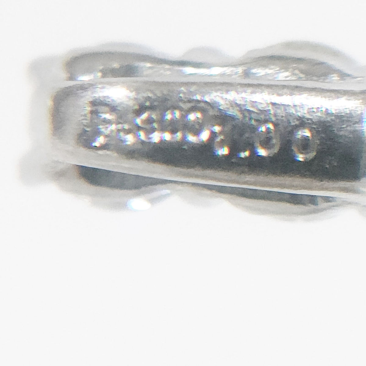 Pt900 Platinum 1.00 ct Diamond Bar Pendant — detail 1