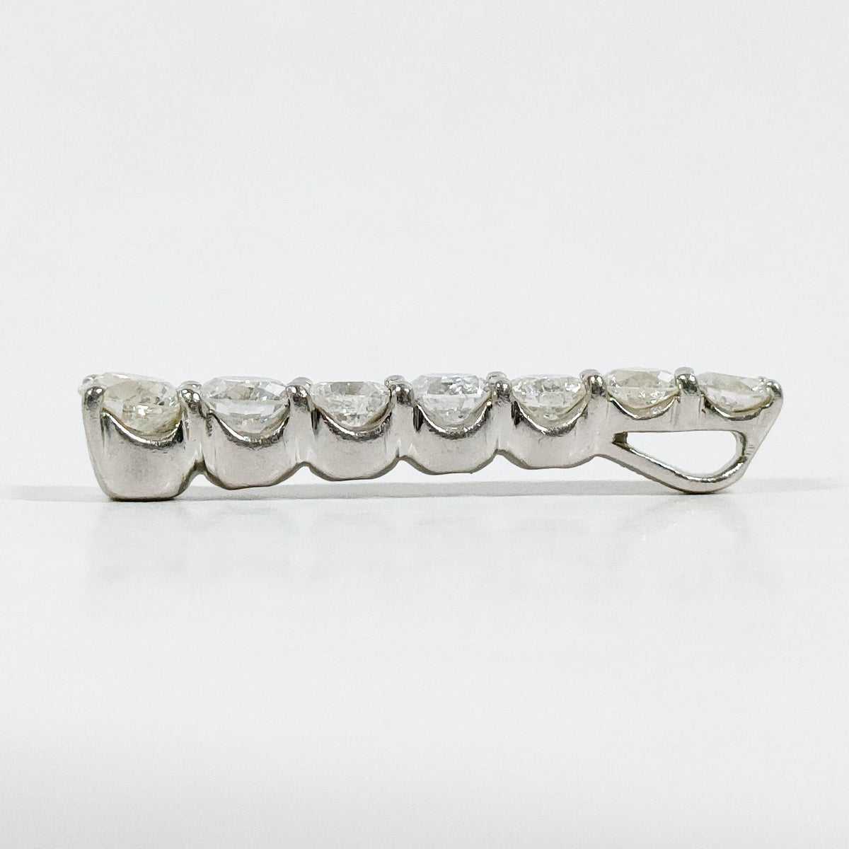 Pt900 Platinum 1.00 ct Diamond Bar Pendant — detail 2
