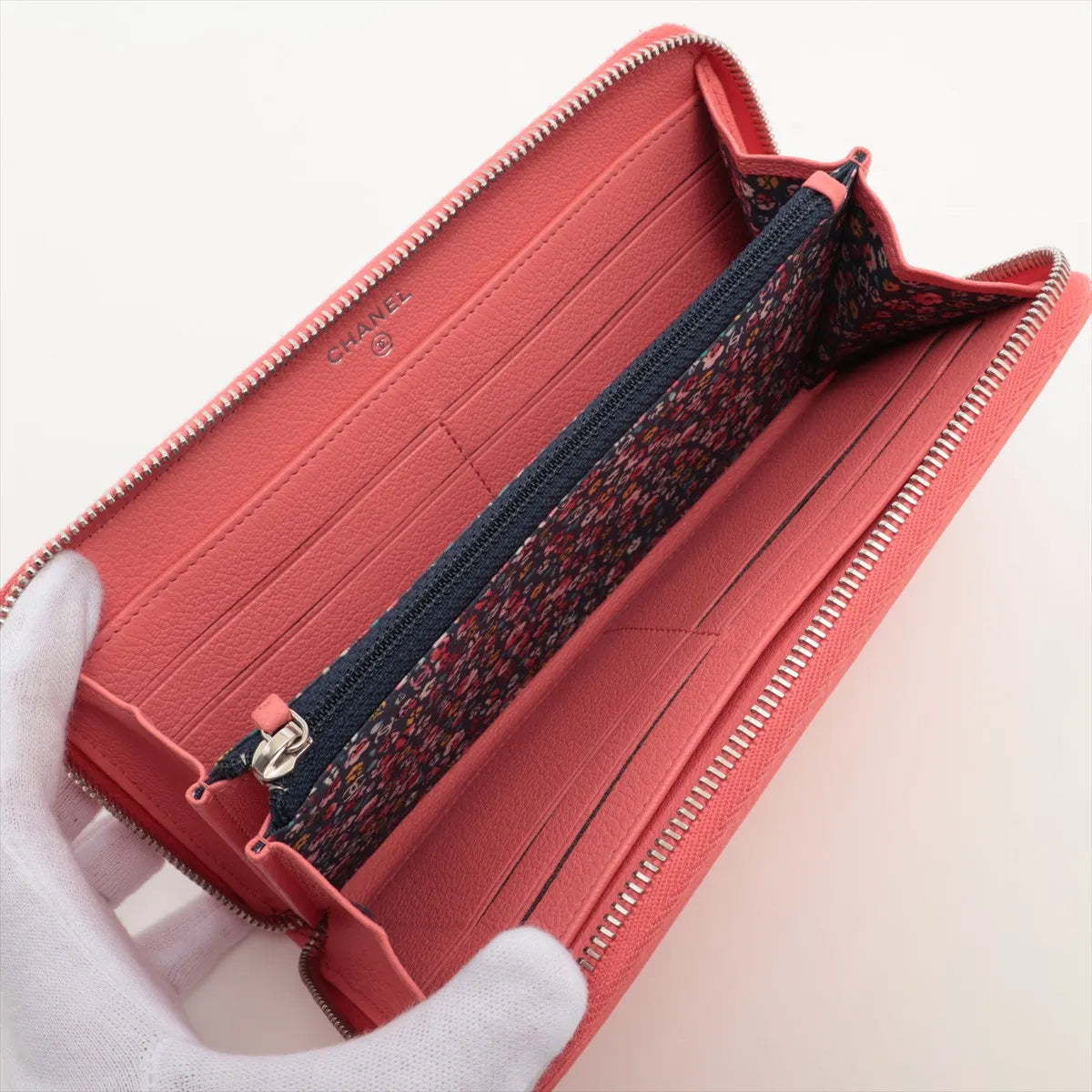 Chanel Lucky Flower Leather Zip Round Wallet Pink